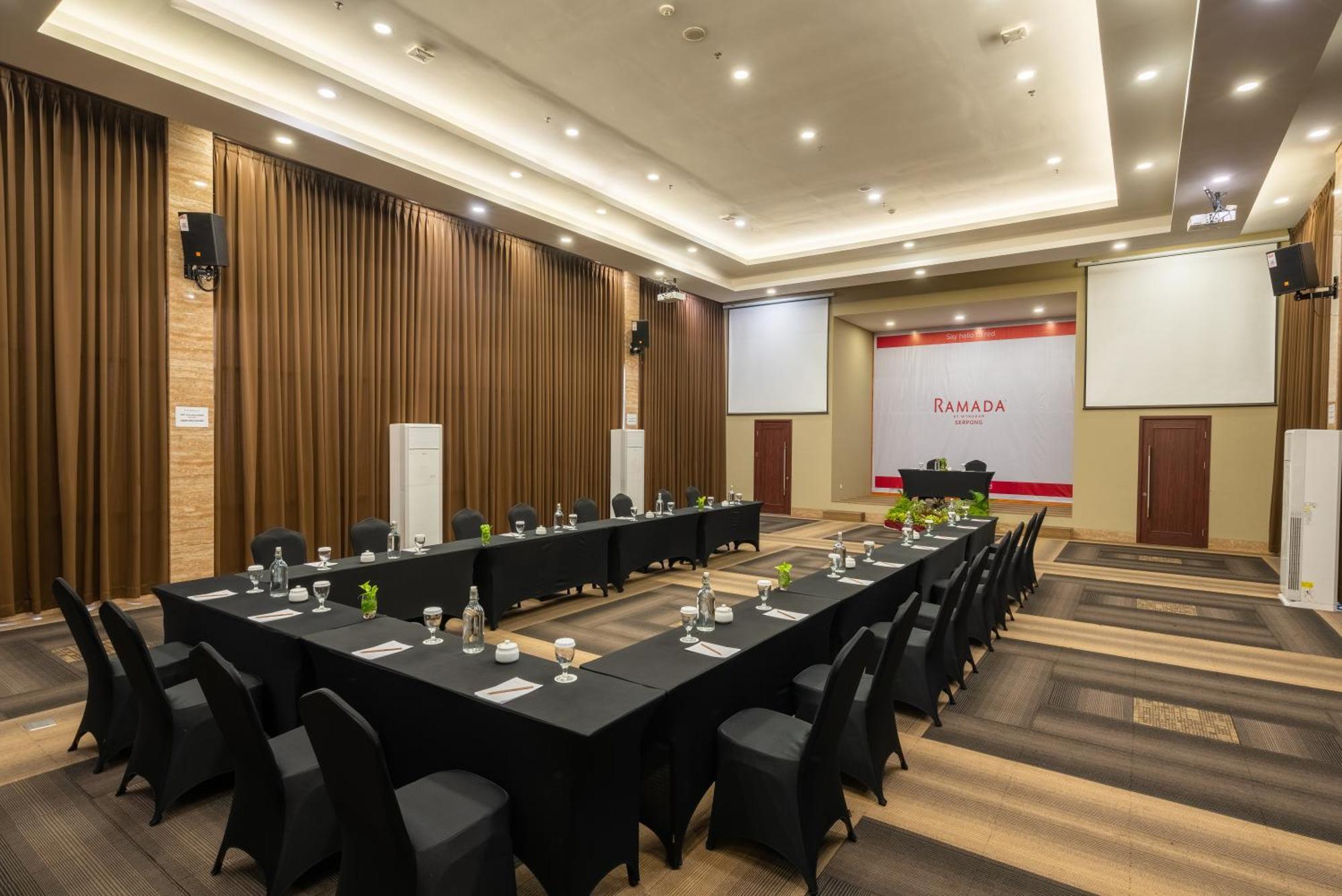 Ramada By Wyndham Serpong Esterno foto