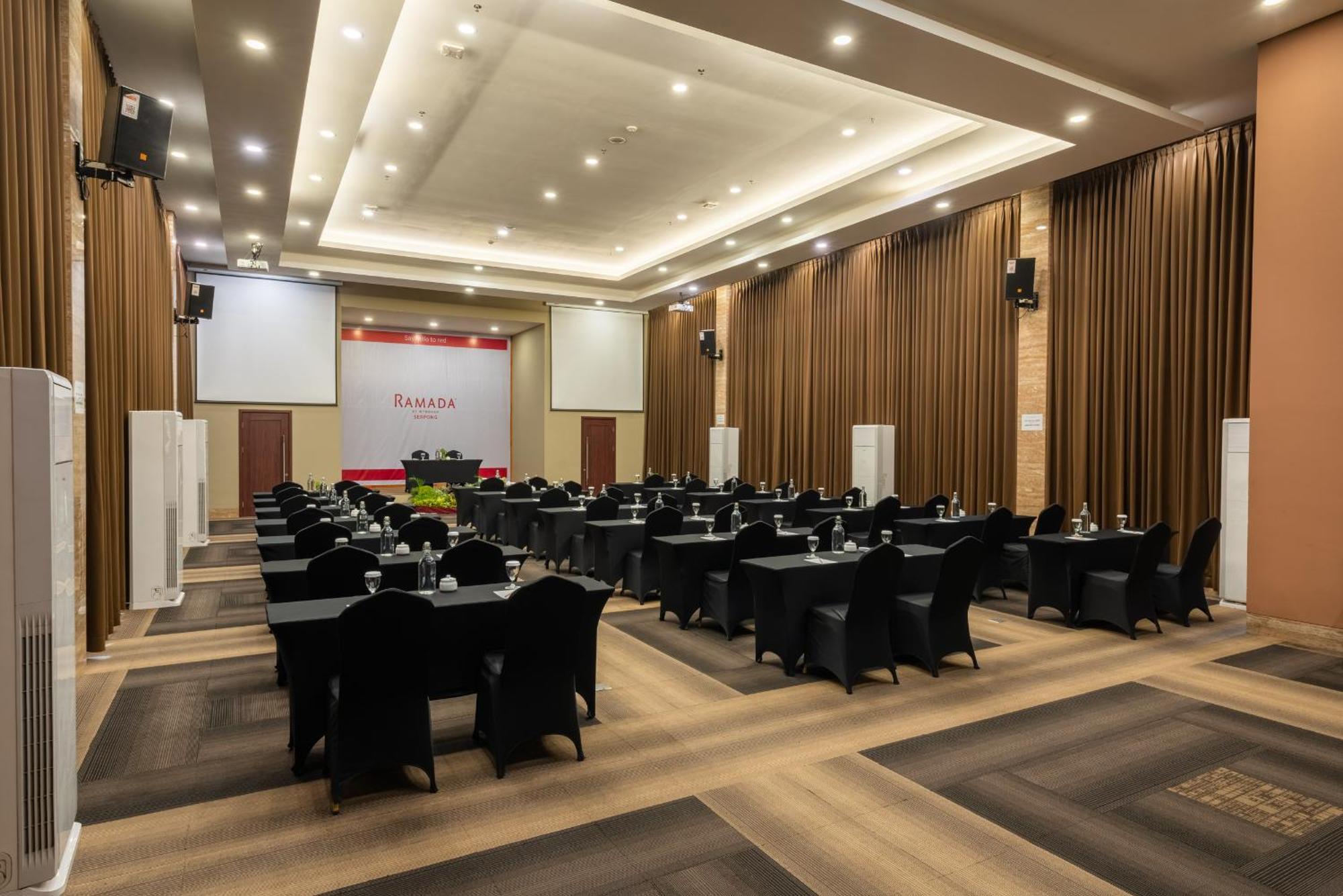 Ramada By Wyndham Serpong Esterno foto
