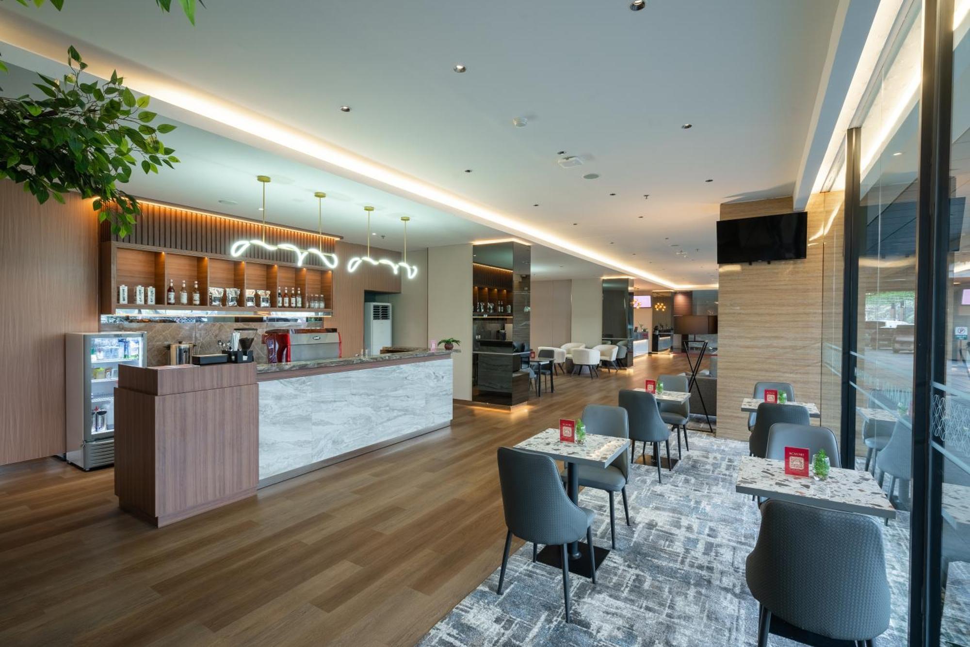 Ramada By Wyndham Serpong Esterno foto