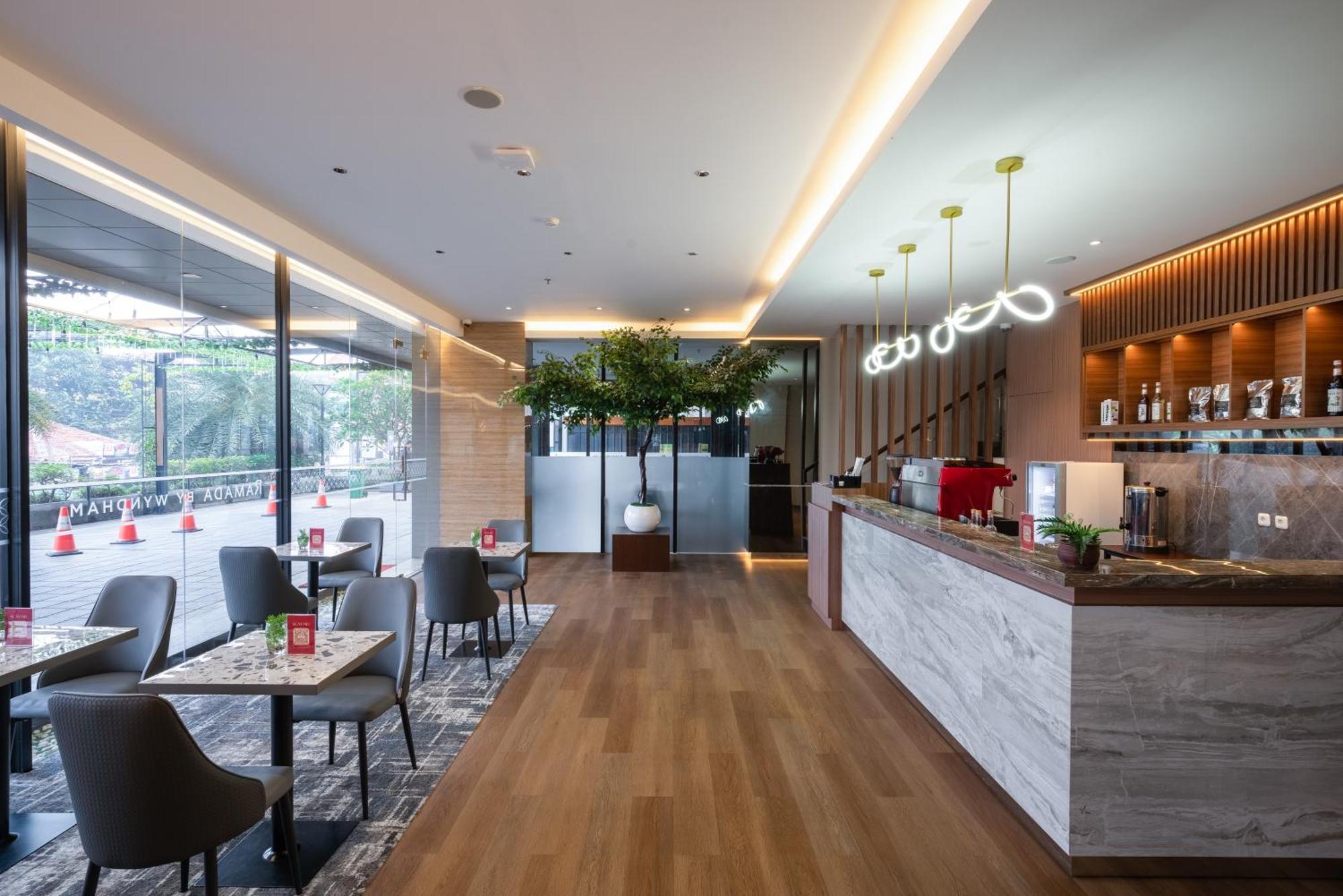 Ramada By Wyndham Serpong Esterno foto