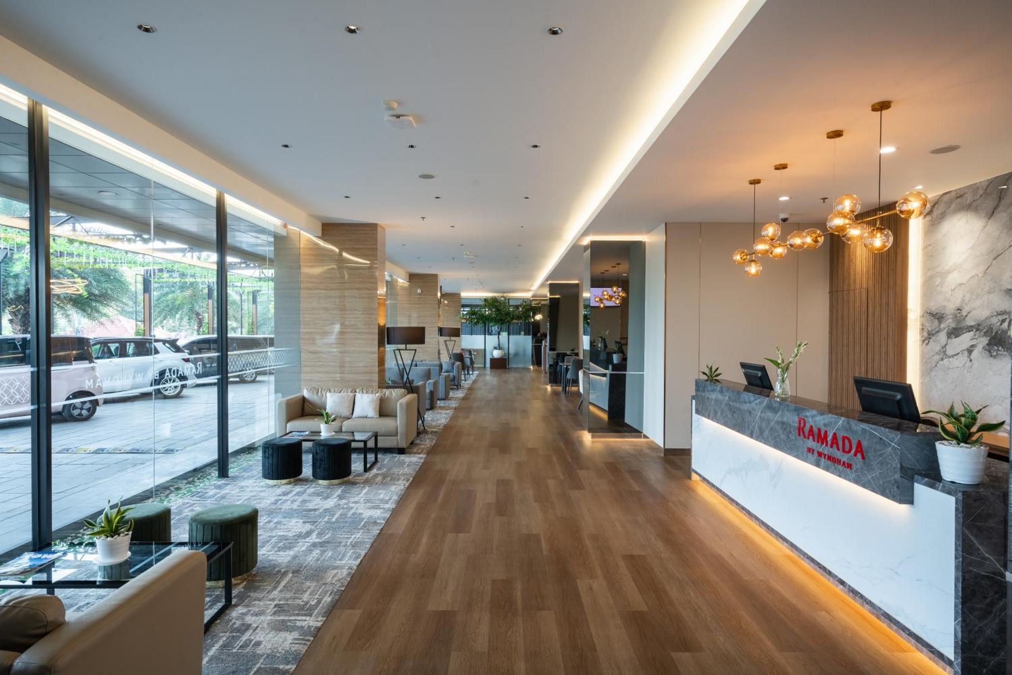 Ramada By Wyndham Serpong Esterno foto