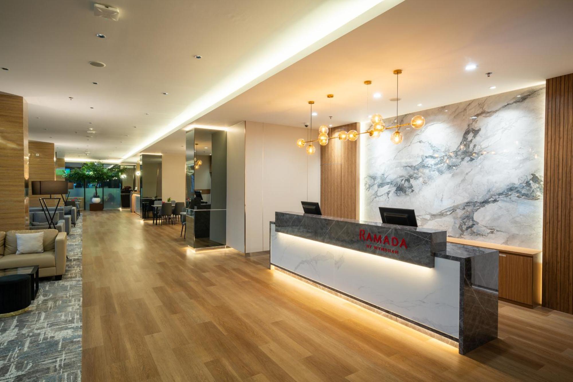 Ramada By Wyndham Serpong Esterno foto