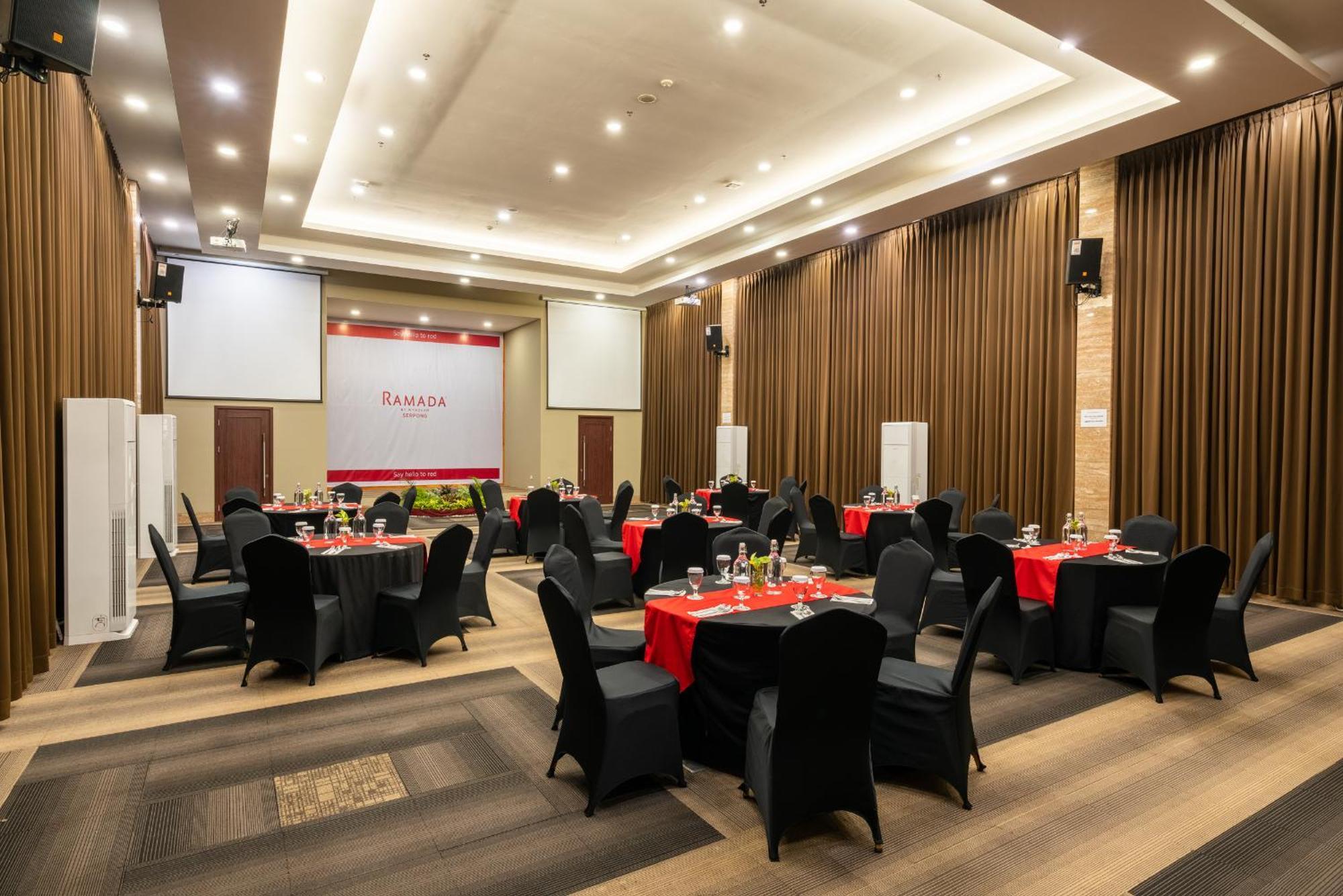 Ramada By Wyndham Serpong Esterno foto