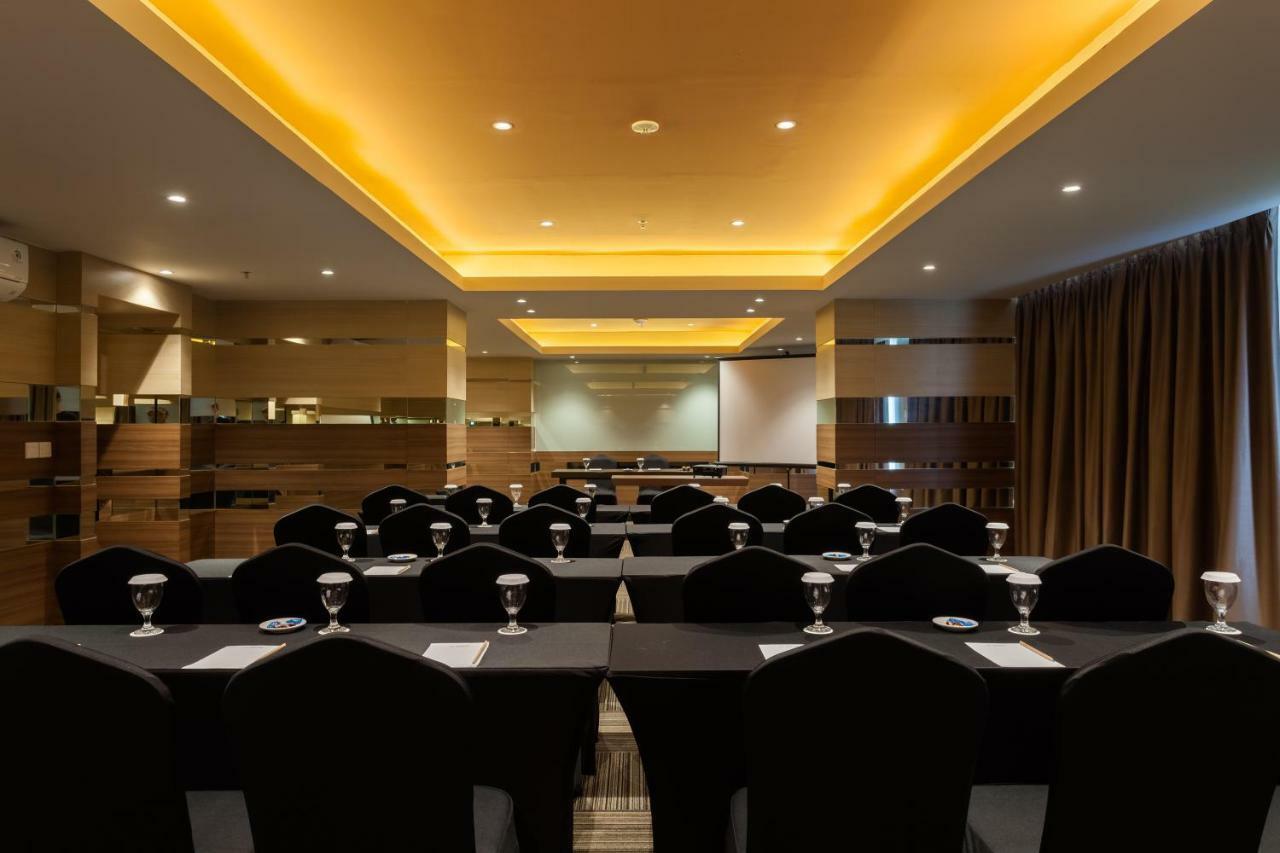 Ramada By Wyndham Serpong Esterno foto