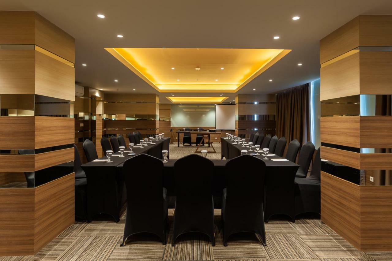 Ramada By Wyndham Serpong Esterno foto