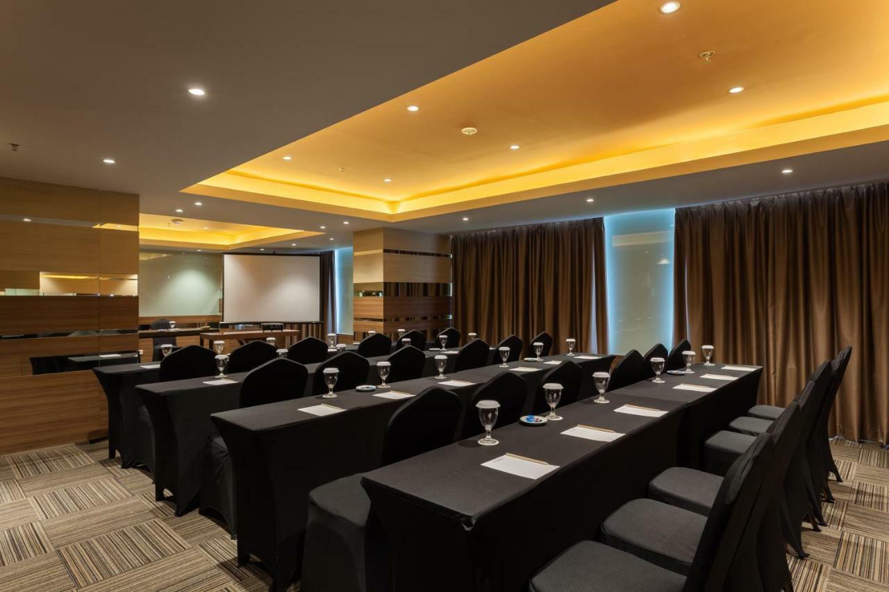 Ramada By Wyndham Serpong Esterno foto